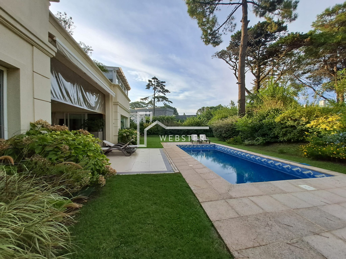 Casa ID.1759 - Boulevard Park, Casa de 4 dormitaros con Piscina en VENTA .