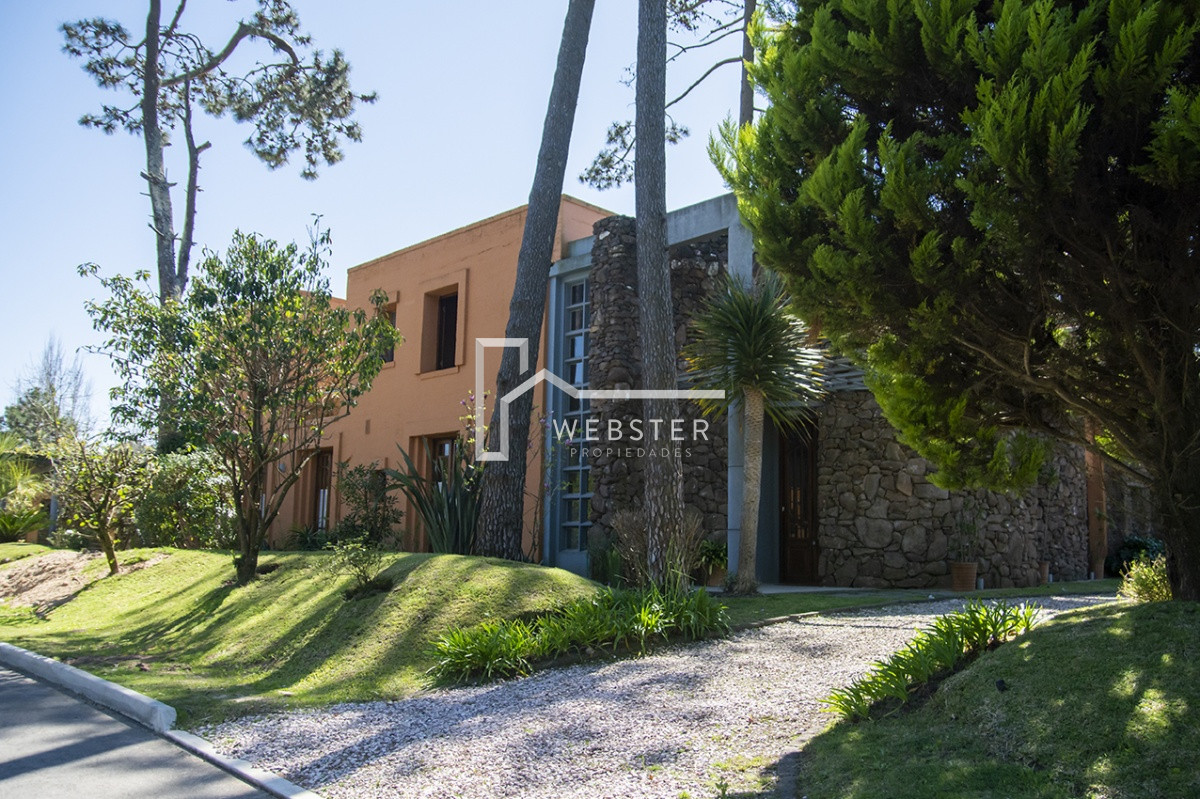 Casa ID.1758 - Divina Casa en venta en La Arbolada.