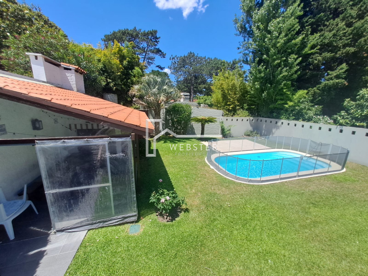 Casa ID.1834 - Alquiler Anual casa 3 dormitorios con pisicina en Punta del Este Zona Colegios