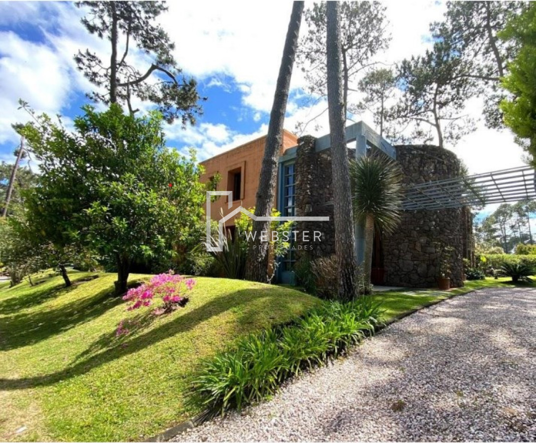 Casa ID.1758 - Divina Casa en venta en La Arbolada.