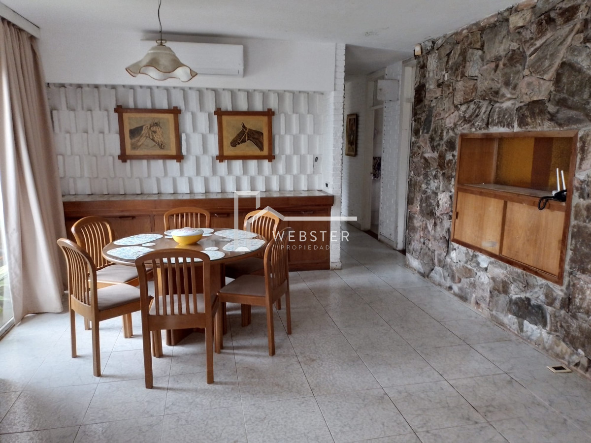 Casa ID.1529 - En zona residencial a metros de Playa Mansa