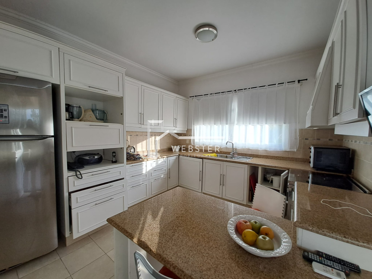Casa ID.1759 - Boulevard Park, Casa de 4 dormitaros con Piscina en VENTA .
