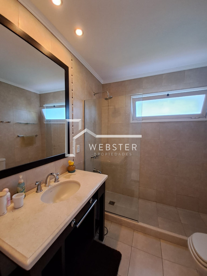 Casa ID.1759 - Boulevard Park, Casa de 4 dormitaros con Piscina en VENTA .