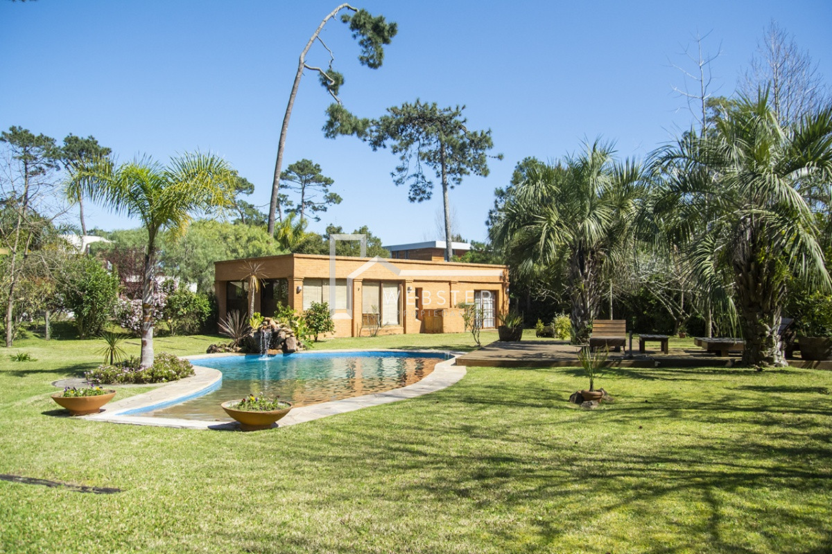 Casa ID.1758 - Divina Casa en venta en La Arbolada.