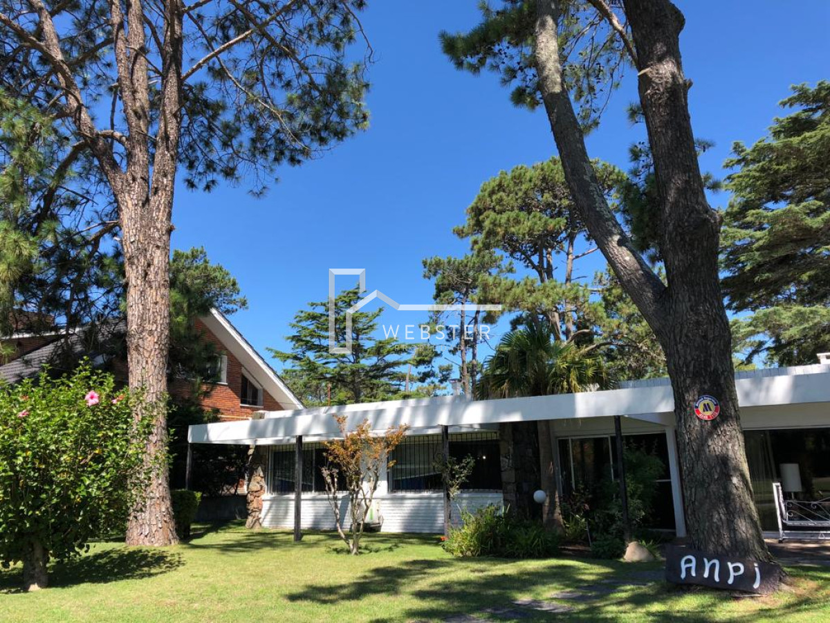 Casa ID.1529 - En zona residencial a metros de Playa Mansa