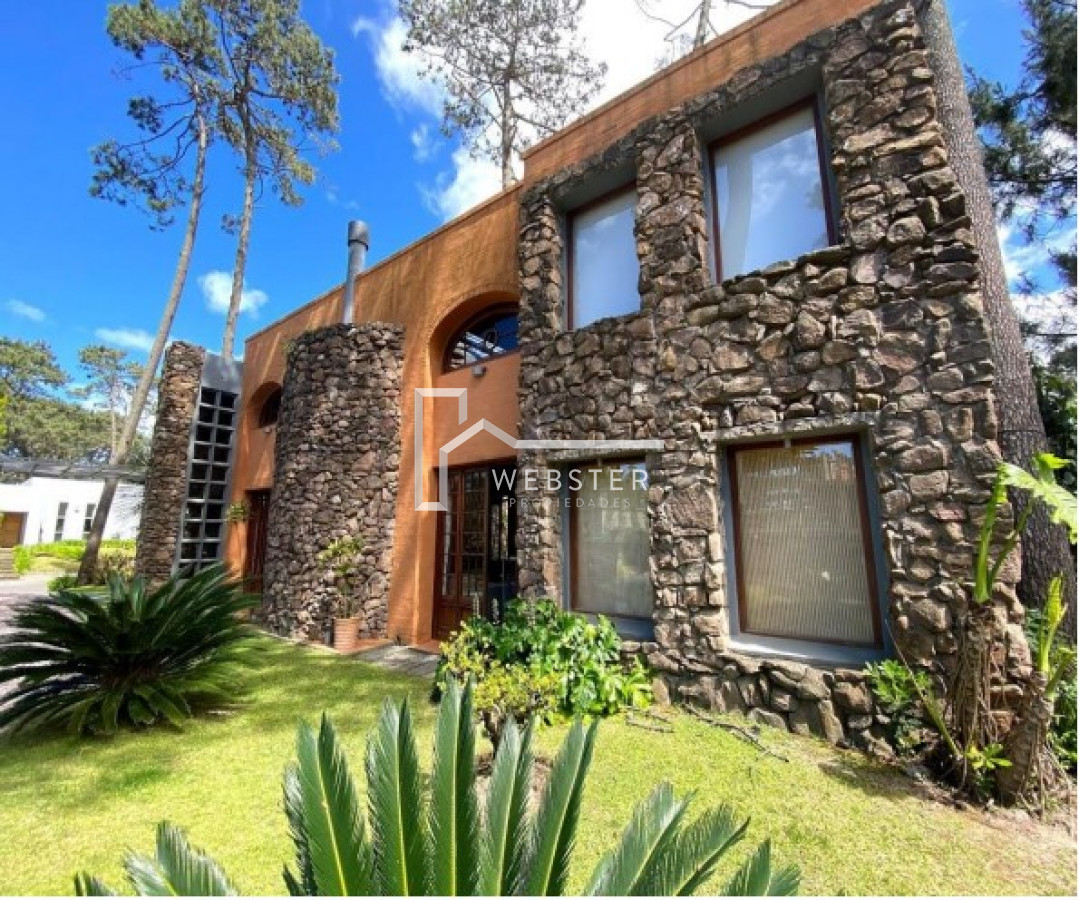 Casa ID.1758 - Divina Casa en venta en La Arbolada.