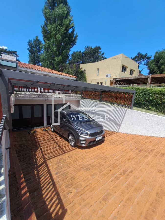 Casa ID.1834 - Alquiler Anual casa 3 dormitorios con pisicina en Punta del Este Zona Colegios