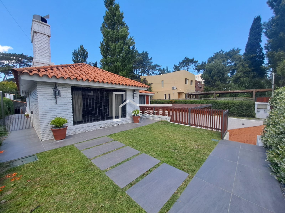 Casa ID.1834 - Alquiler Anual casa 3 dormitorios con pisicina en Punta del Este Zona Colegios