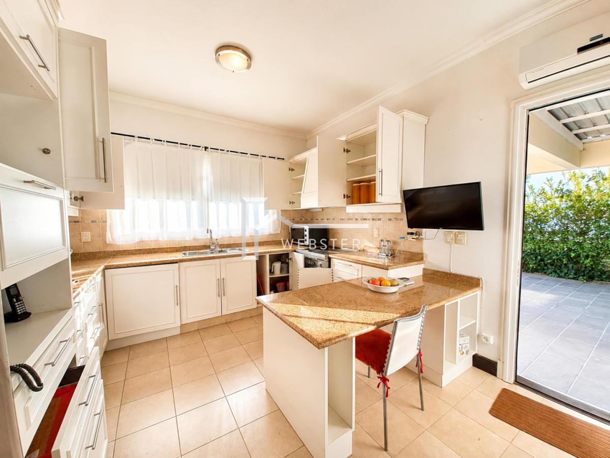 Casa ID.1759 - Boulevard Park, Casa de 4 dormitaros con Piscina en VENTA .
