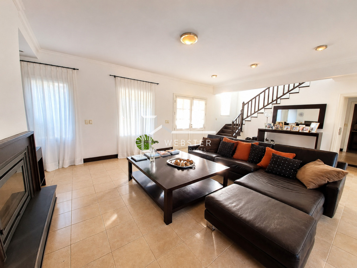 Casa ID.1759 - Boulevard Park, Casa de 4 dormitaros con Piscina en VENTA .