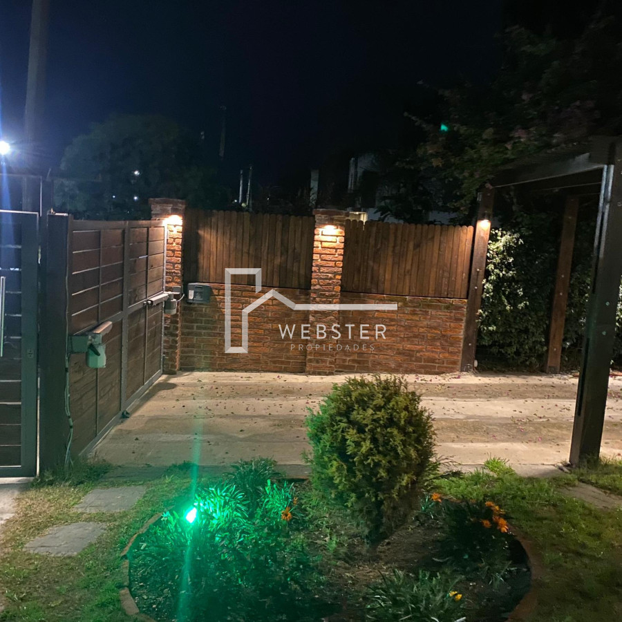 Casa ID.2365 - Vende casa de 3 dormitorios, en excelente estado, Pinares, Punta del Este 