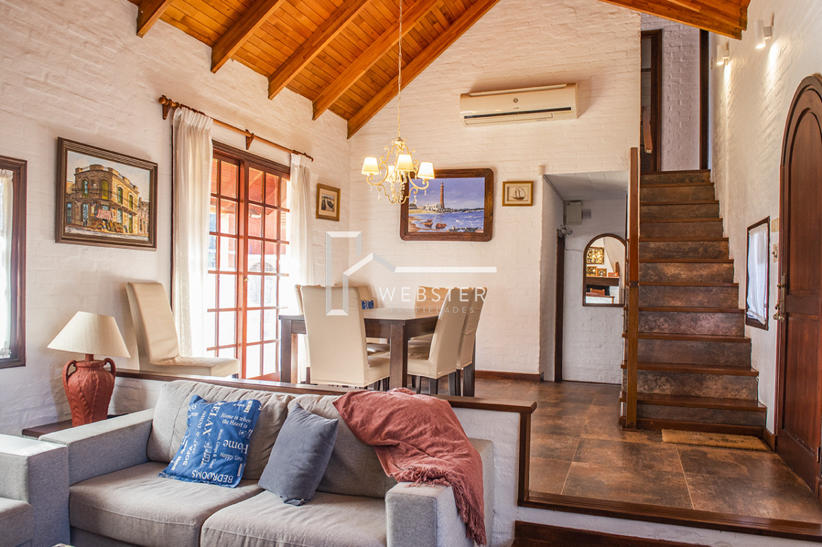 Casa ID.2366 - Muy linda casa en venta, zona inmejorable, 3 dormitorios y servicio