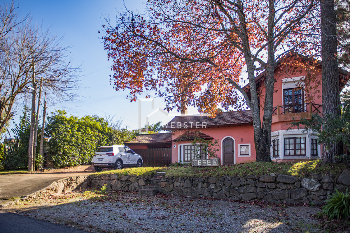 Casa ID.2366 - Muy linda casa en venta, zona inmejorable, 3 dormitorios y servicio