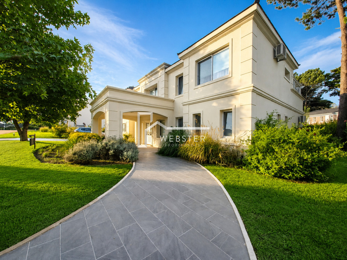 Casa ID.1759 - Boulevard Park, Casa de 4 dormitaros con Piscina en VENTA .