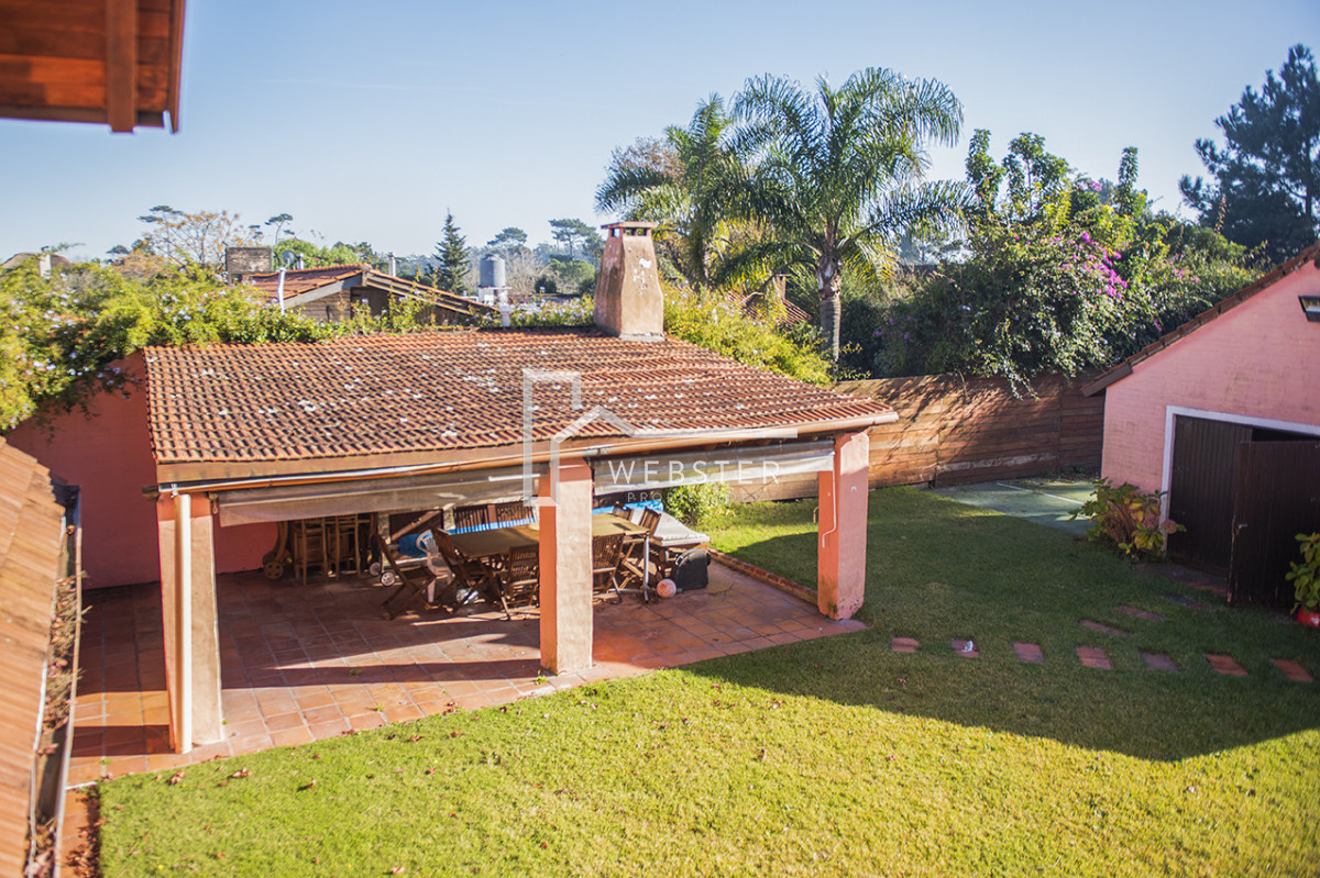 Casa ID.2366 - Muy linda casa en venta, zona inmejorable, 3 dormitorios y servicio