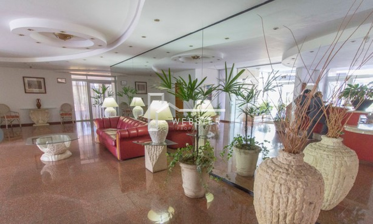 Apartamento ID.2072 - Oportunidad. Vende apartamento de 2 dormitorios con amplia planta en Punta del Este