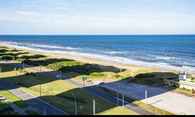 Hermoso Departamento en venta de 3 dormitorios. Torre Tiburon. Playa Brava.