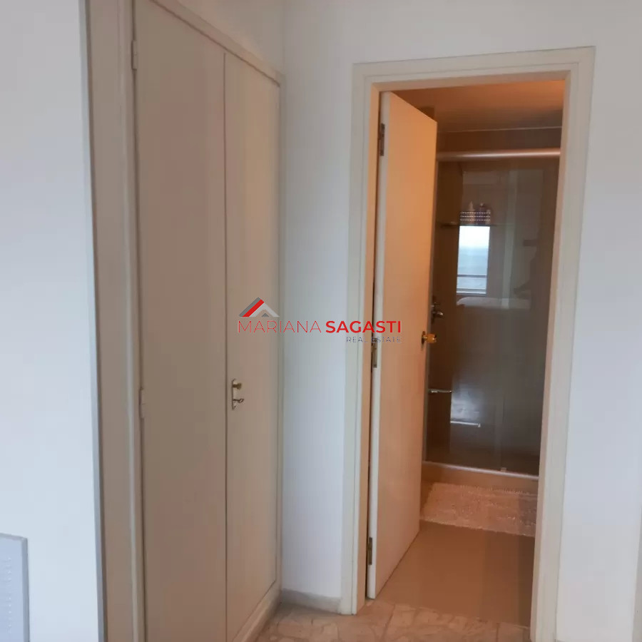Apartamento ID.3902 - Apartamento de 3 dormitorios en venta en Punta del Este, vista al puerto.