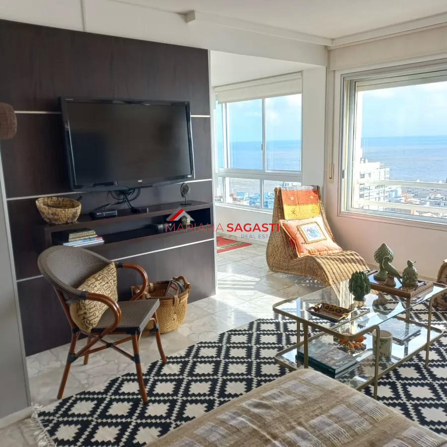 Apartamento ID.3902 - Apartamento de 3 dormitorios en venta en Punta del Este, vista al puerto.