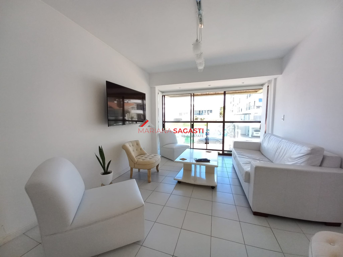 Apartamento ID.3503 - Gran oportunidad apartamento reciclado con patio y parrillero propio