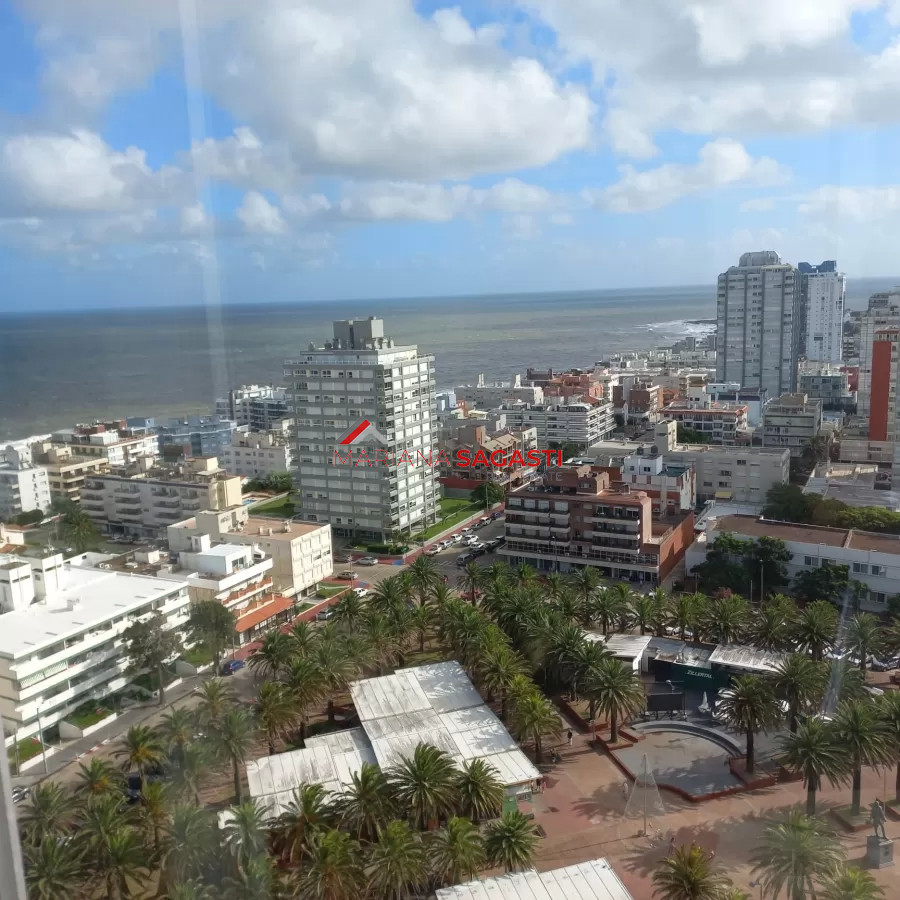 Apartamento ID.3902 - Apartamento de 3 dormitorios en venta en Punta del Este, vista al puerto.