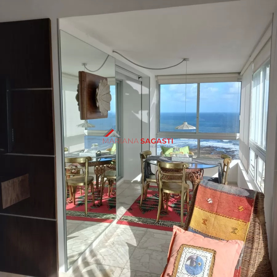 Apartamento ID.3902 - Apartamento de 3 dormitorios en venta en Punta del Este, vista al puerto.