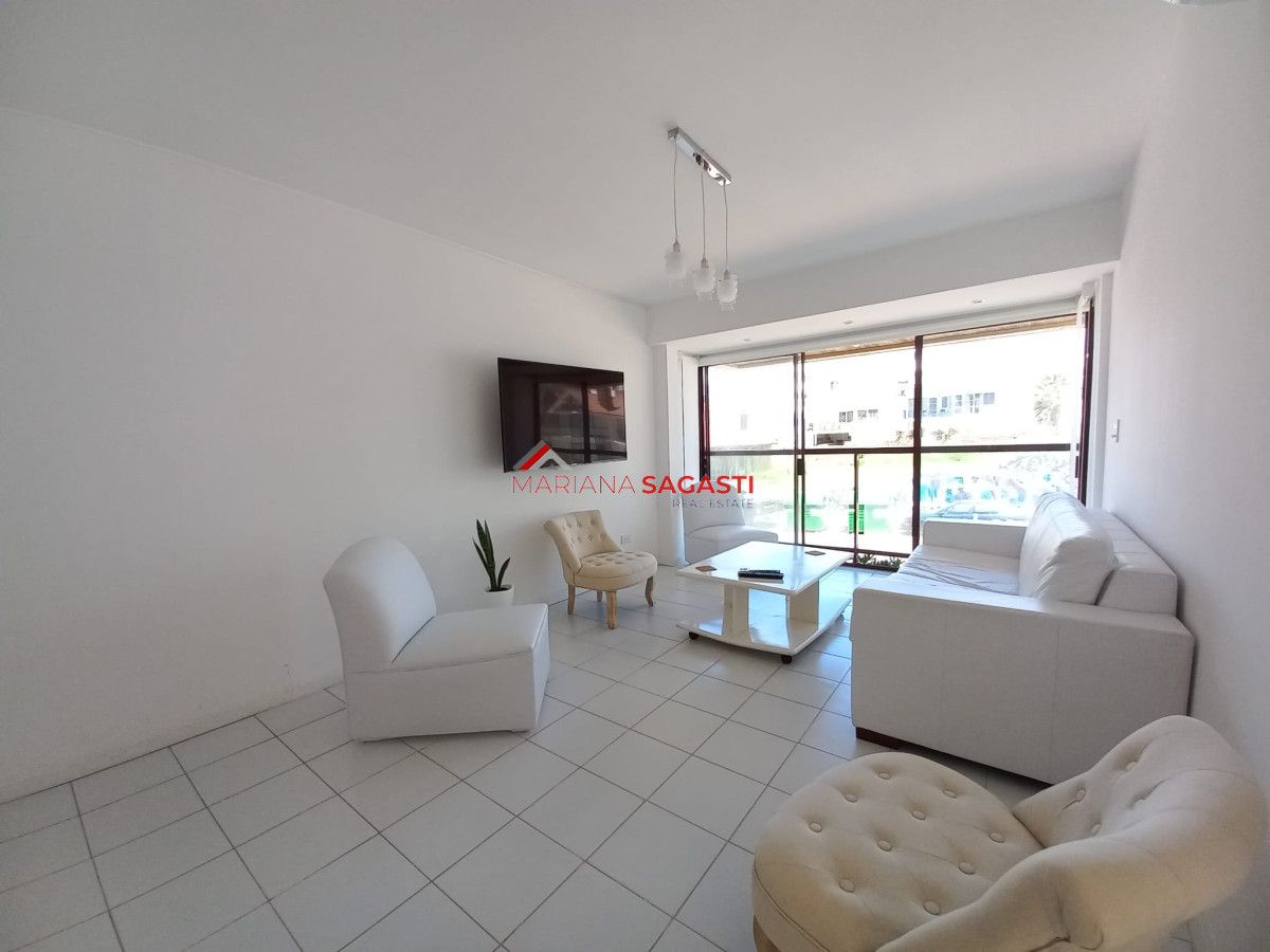 Apartamento ID.3503 - Gran oportunidad apartamento reciclado con patio y parrillero propio