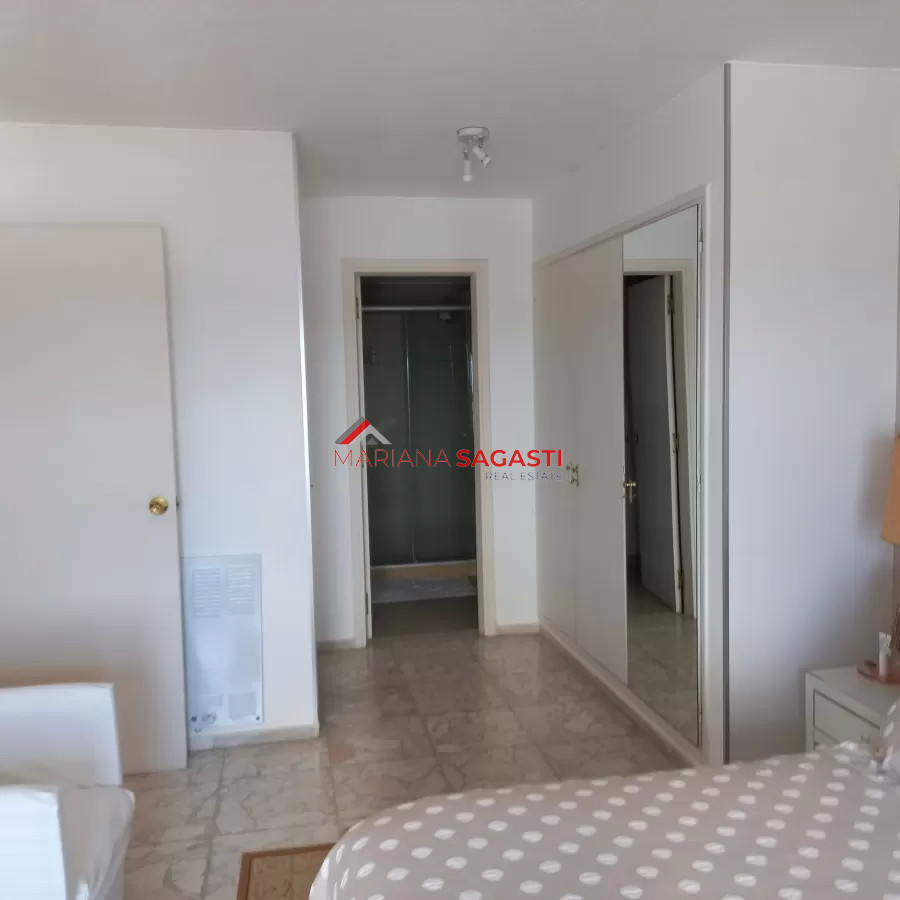 Apartamento ID.3902 - Apartamento de 3 dormitorios en venta en Punta del Este, vista al puerto.