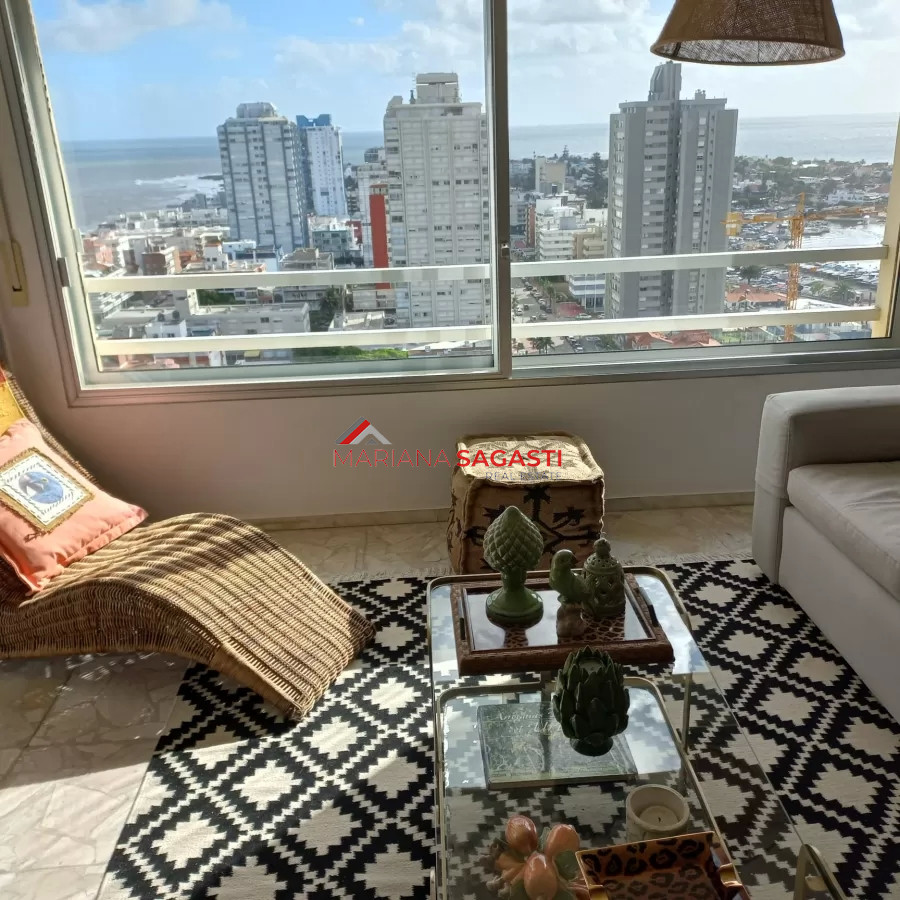Apartamento ID.3902 - Apartamento de 3 dormitorios en venta en Punta del Este, vista al puerto.
