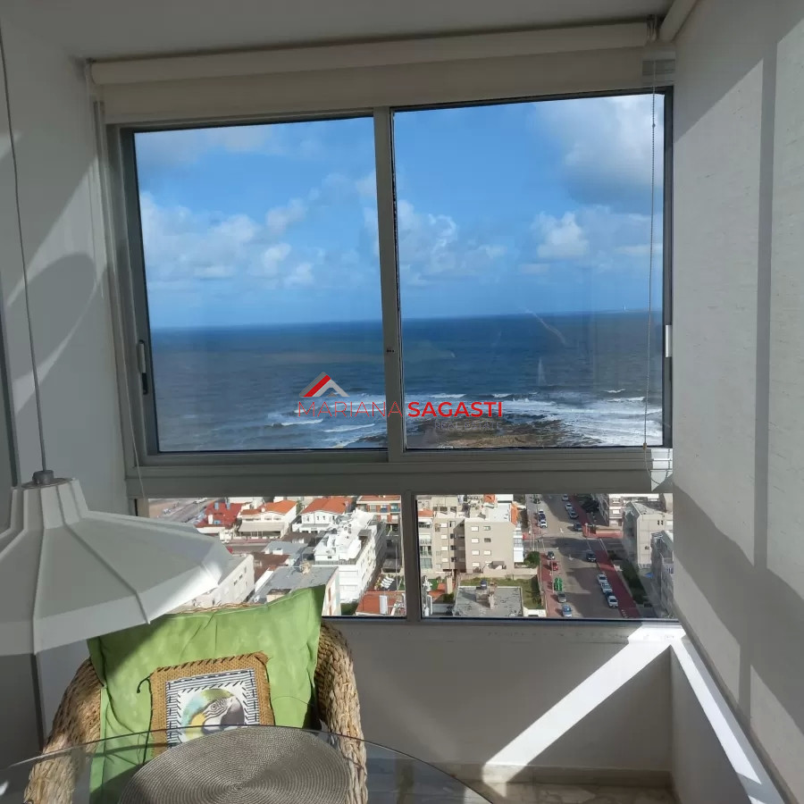 Apartamento ID.3902 - Apartamento de 3 dormitorios en venta en Punta del Este, vista al puerto.