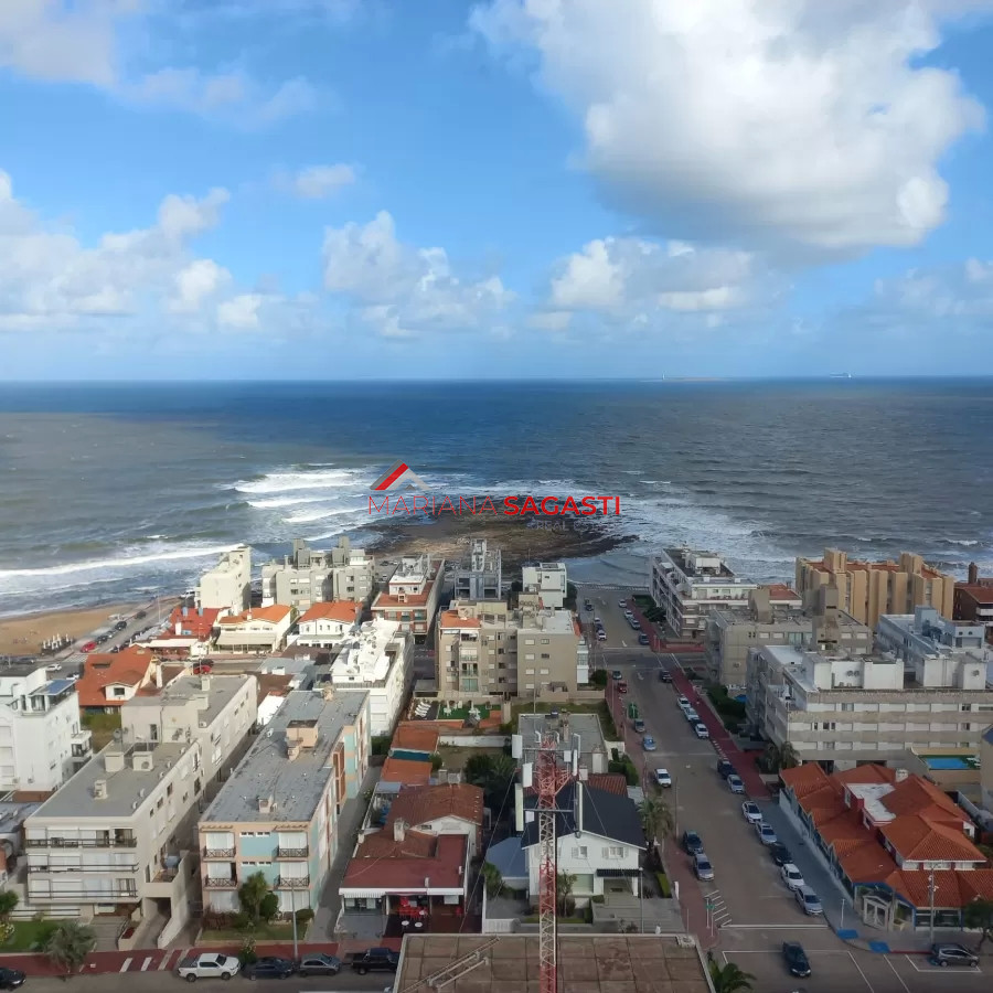 Apartamento ID.3902 - Apartamento de 3 dormitorios en venta en Punta del Este, vista al puerto.