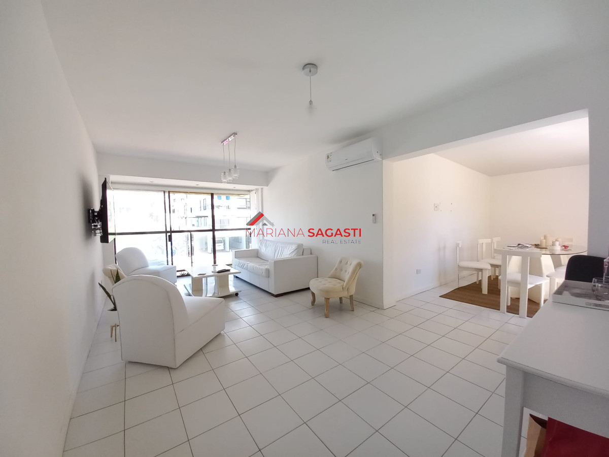 Apartamento ID.3503 - Gran oportunidad apartamento reciclado con patio y parrillero propio