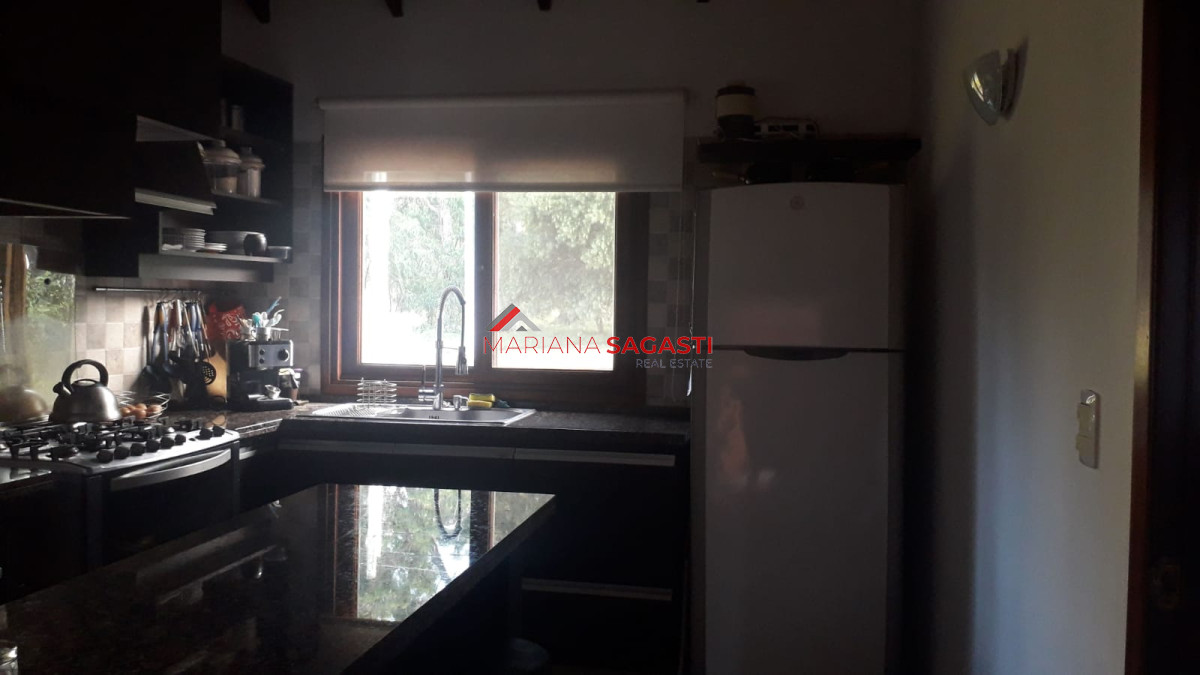 Casa ID.3953 - Hermosa casa en venta en Beverly Hills de 5 dormitorios con piscina y parrillero