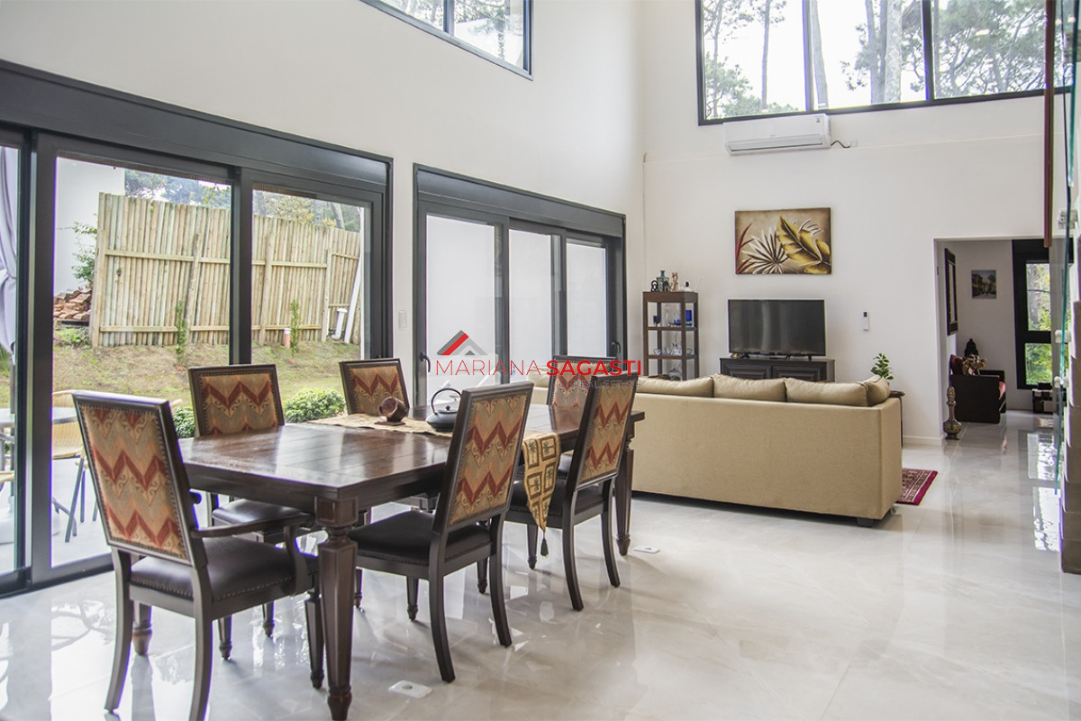 Casa ID.4045 - Casa ideal de 4 dormitorios en suite en San Rafael Punta del Este.
