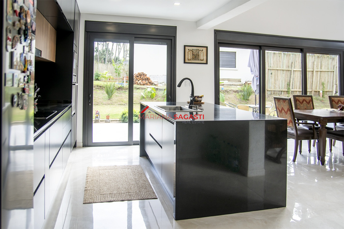 Casa ID.4045 - Casa ideal de 4 dormitorios en suite en San Rafael Punta del Este.