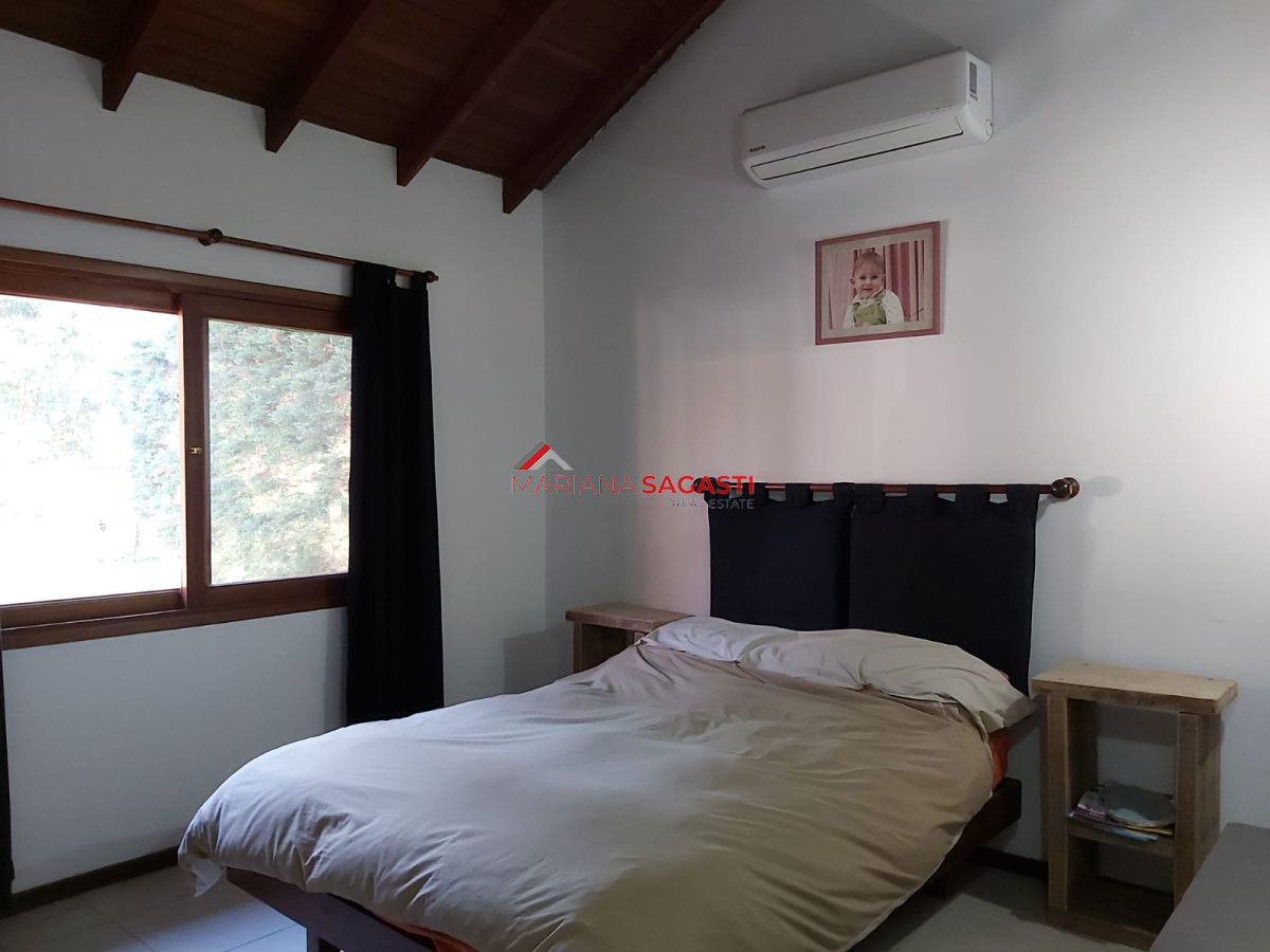 Casa ID.3953 - Hermosa casa en venta en Beverly Hills de 5 dormitorios con piscina y parrillero