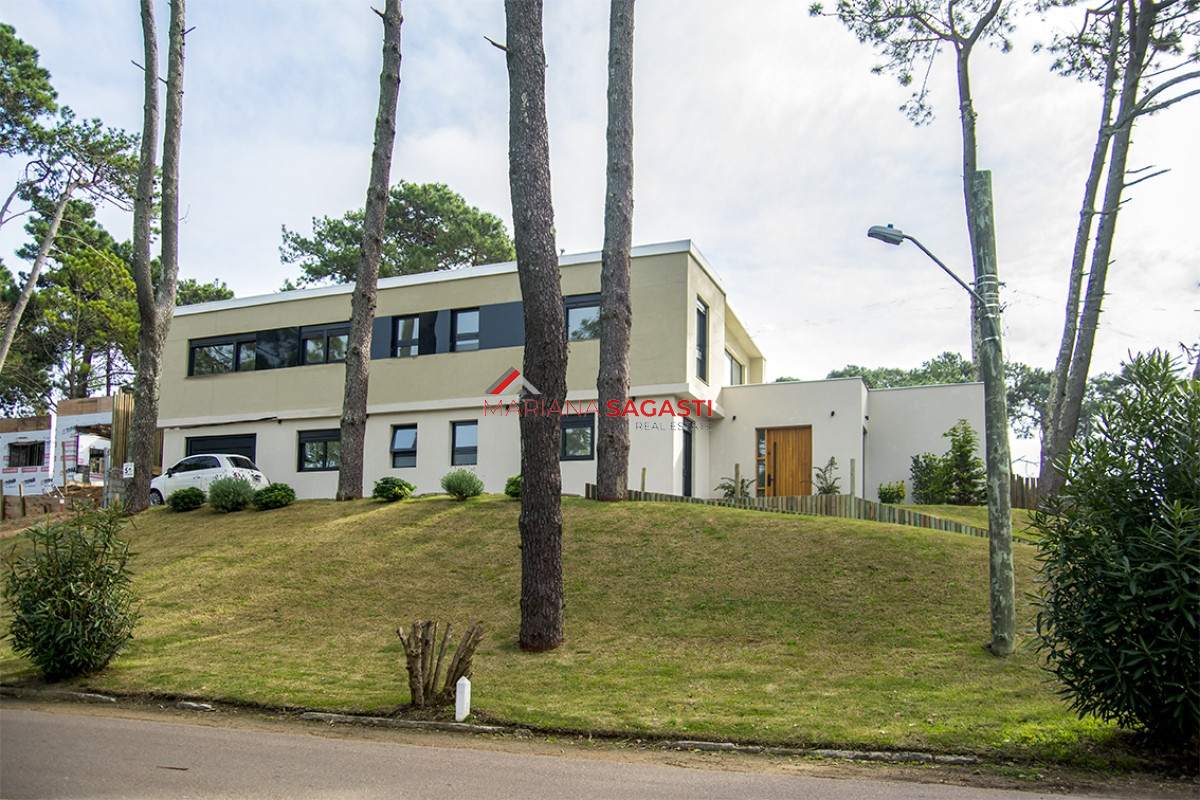 Casa ID.4045 - Casa ideal de 4 dormitorios en suite en San Rafael Punta del Este.