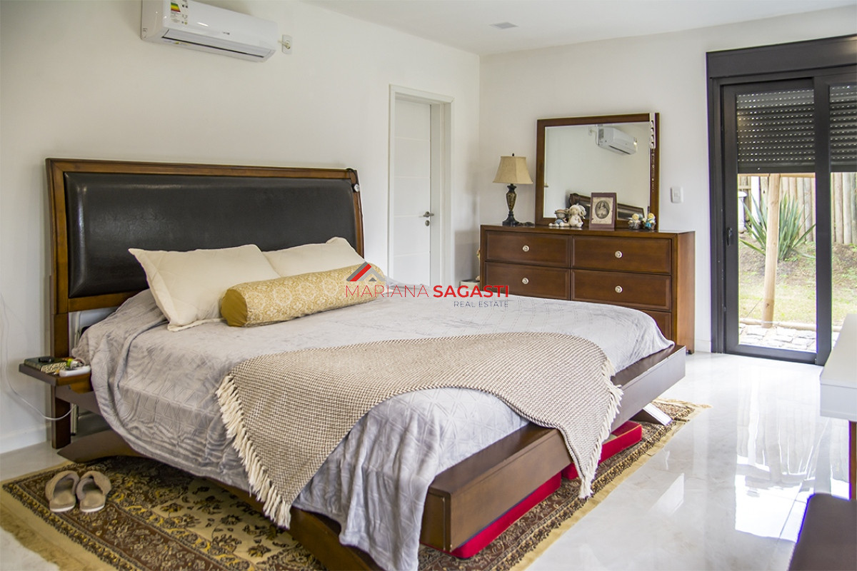 Casa ID.4045 - Casa ideal de 4 dormitorios en suite en San Rafael Punta del Este.