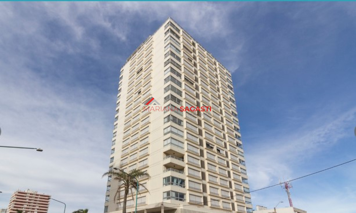 Apartamento ID.3902 - Apartamento de 3 dormitorios en venta en Punta del Este, vista al puerto.