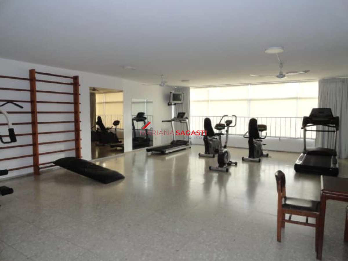 Apartamento ID.3902 - Apartamento de 3 dormitorios en venta en Punta del Este, vista al puerto.