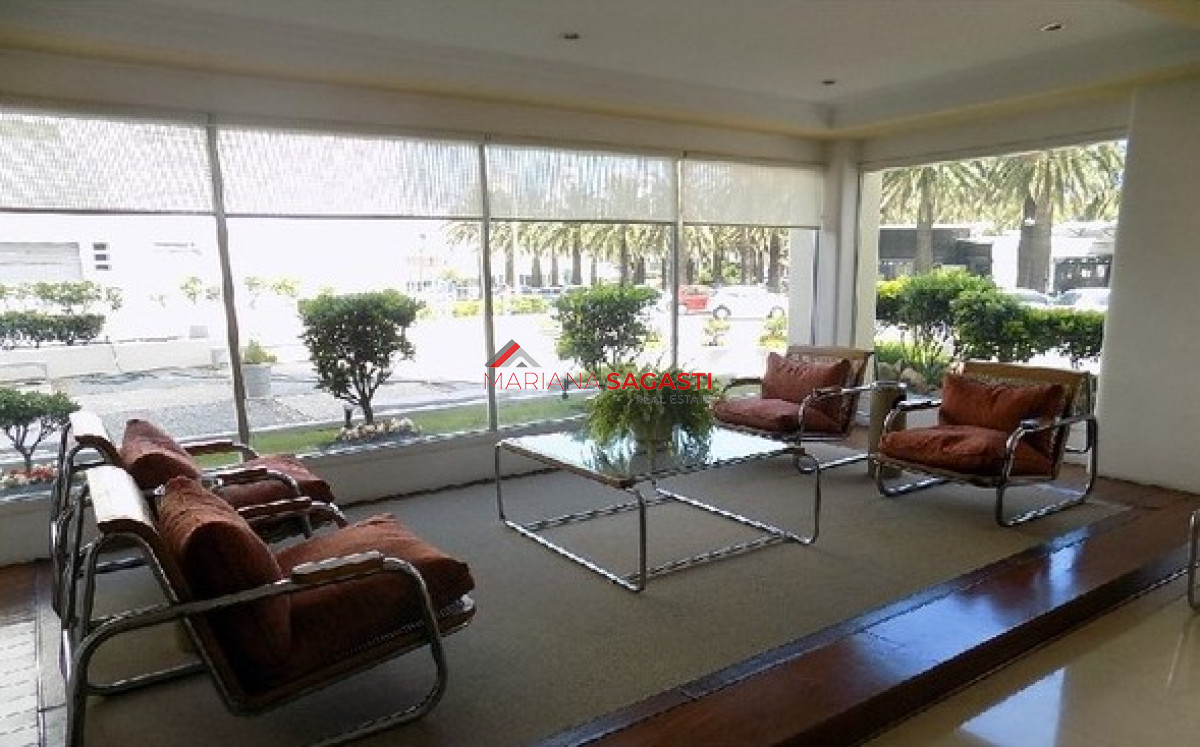 Apartamento ID.3902 - Apartamento de 3 dormitorios en venta en Punta del Este, vista al puerto.