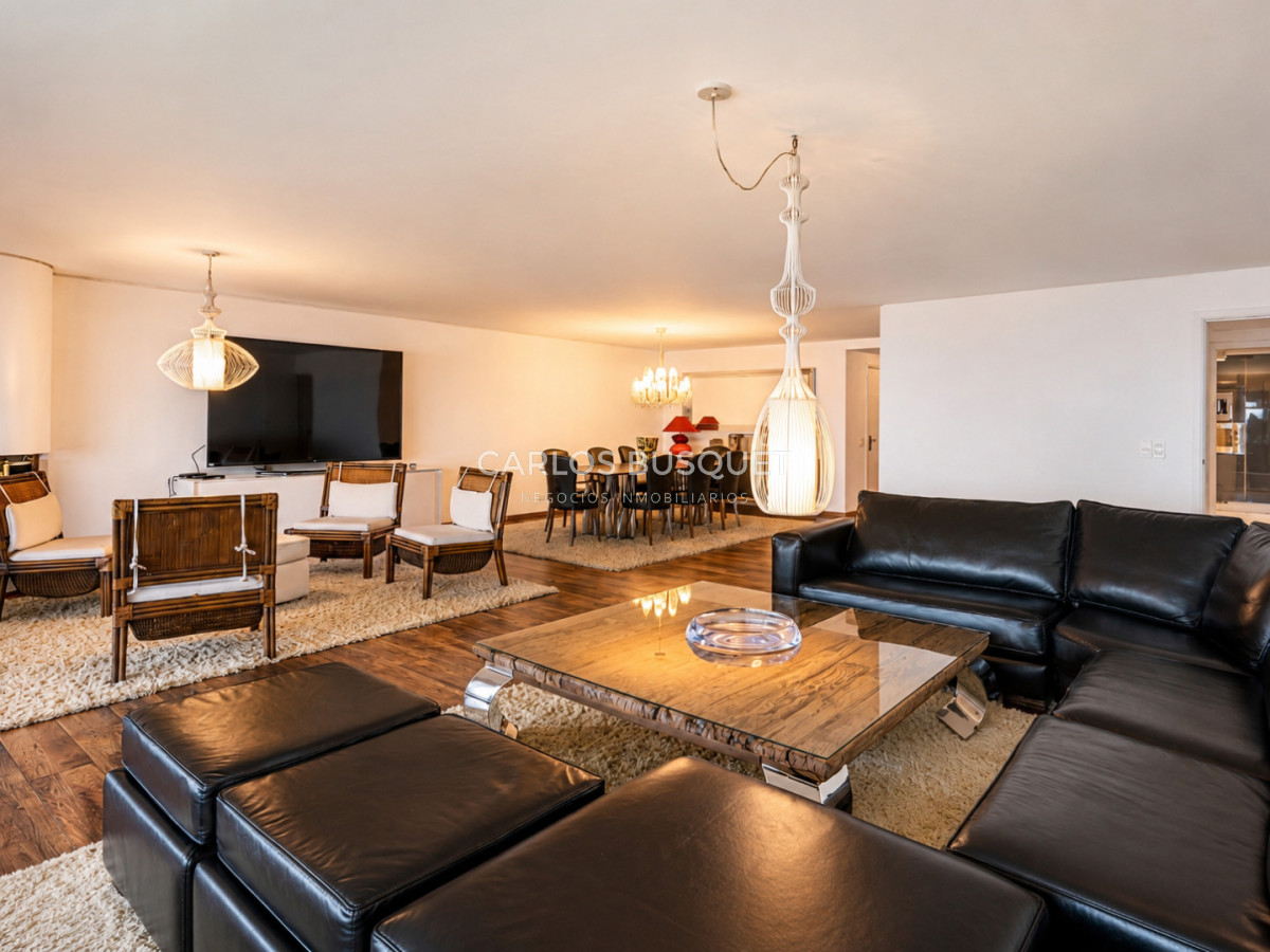 Apartamento ID.1682 - Vende apartamento con vista al mar, de 4 dormitorios en Brava, Punta del Este