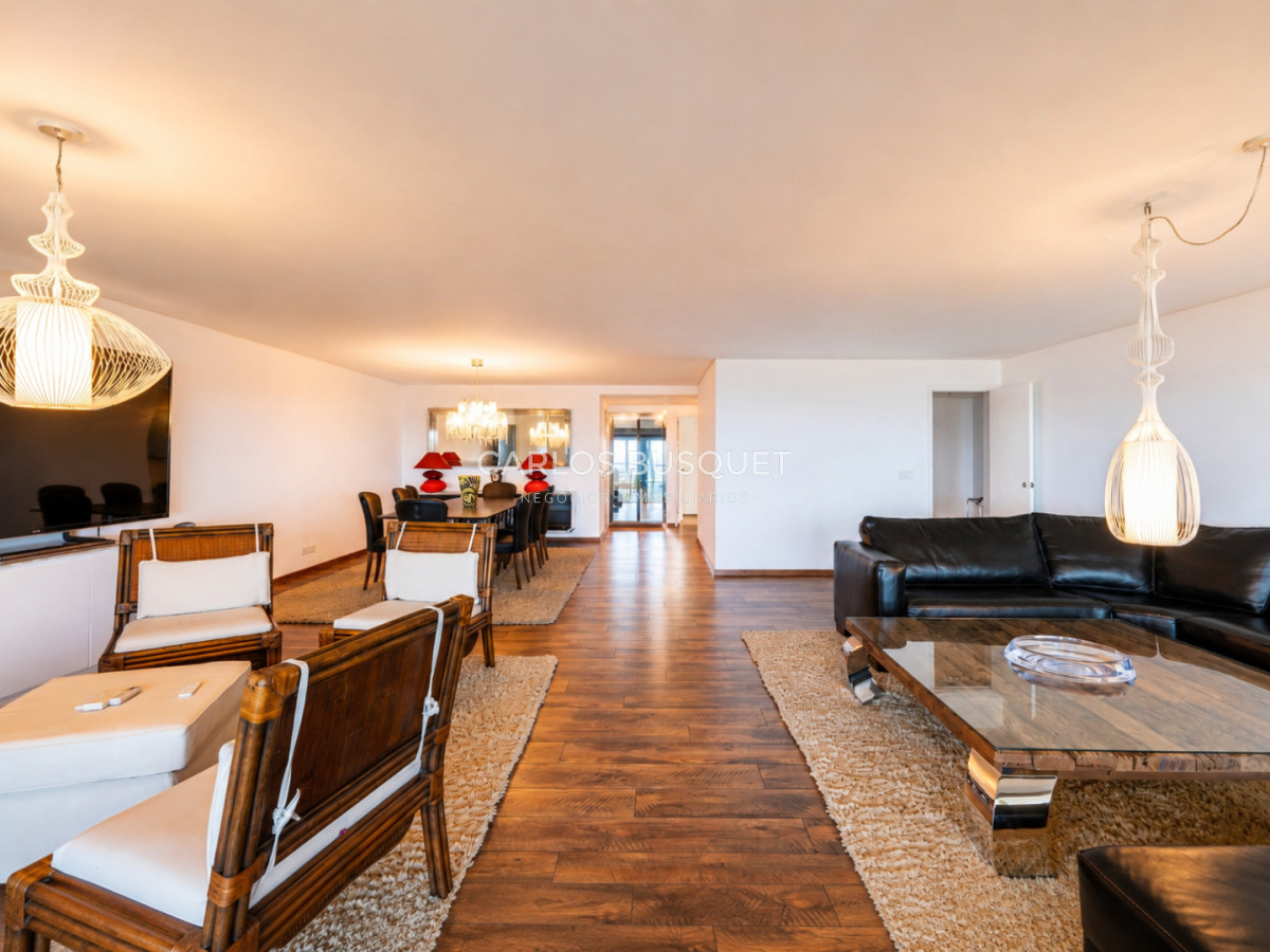 Apartamento ID.1682 - Vende apartamento con vista al mar, de 4 dormitorios en Brava, Punta del Este
