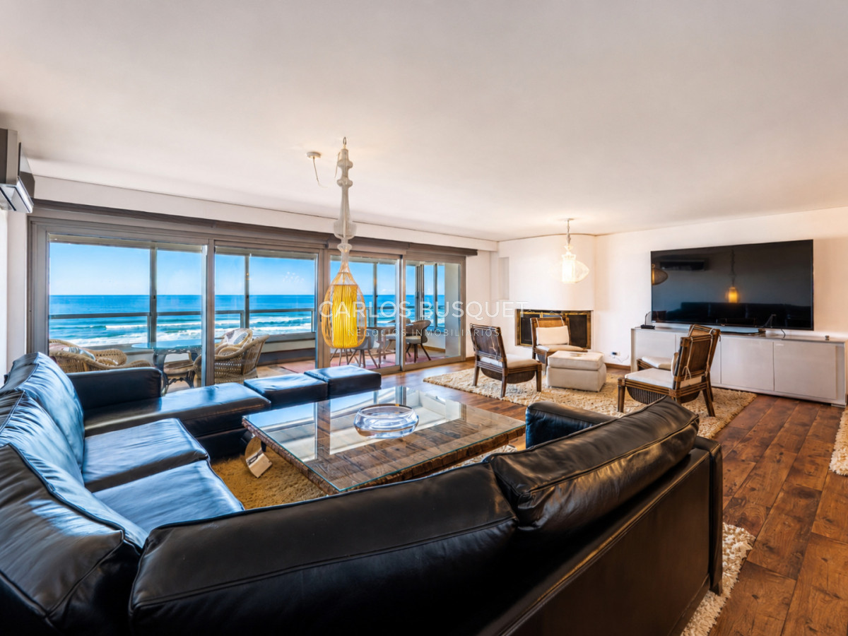 Apartamento ID.1682 - Vende apartamento con vista al mar, de 4 dormitorios en Brava, Punta del Este