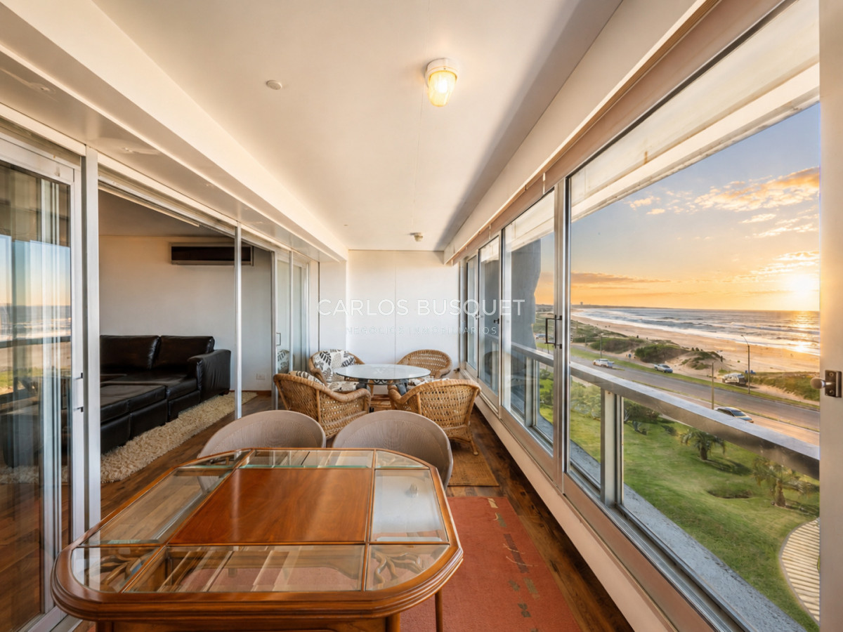 Apartamento ID.1682 - Vende apartamento con vista al mar, de 4 dormitorios en Brava, Punta del Este