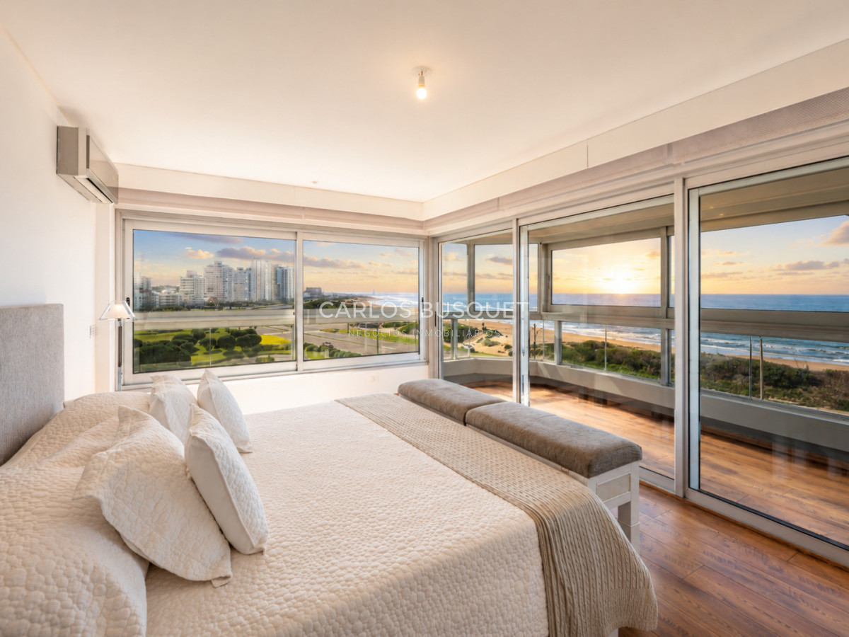 Apartamento ID.1682 - Vende apartamento con vista al mar, de 4 dormitorios en Brava, Punta del Este