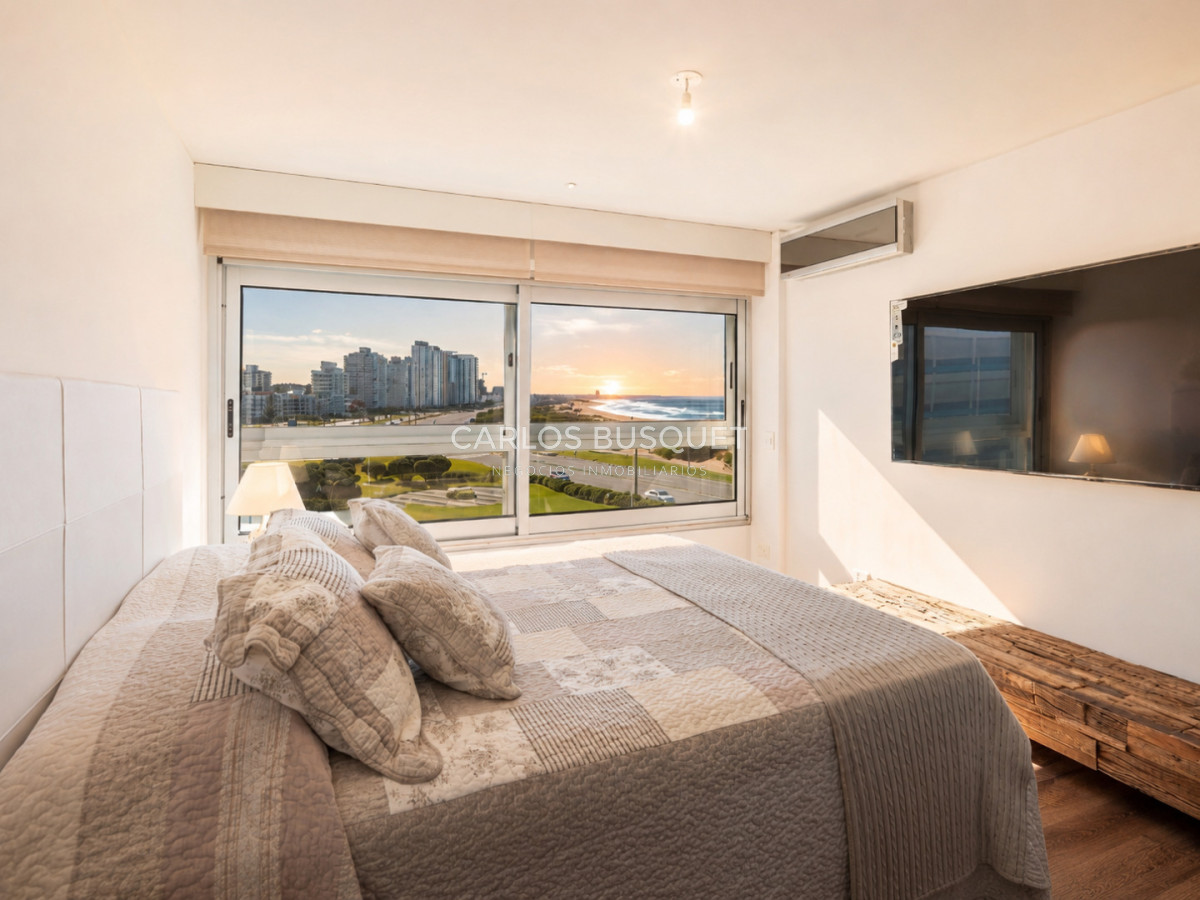 Apartamento ID.1682 - Vende apartamento con vista al mar, de 4 dormitorios en Brava, Punta del Este