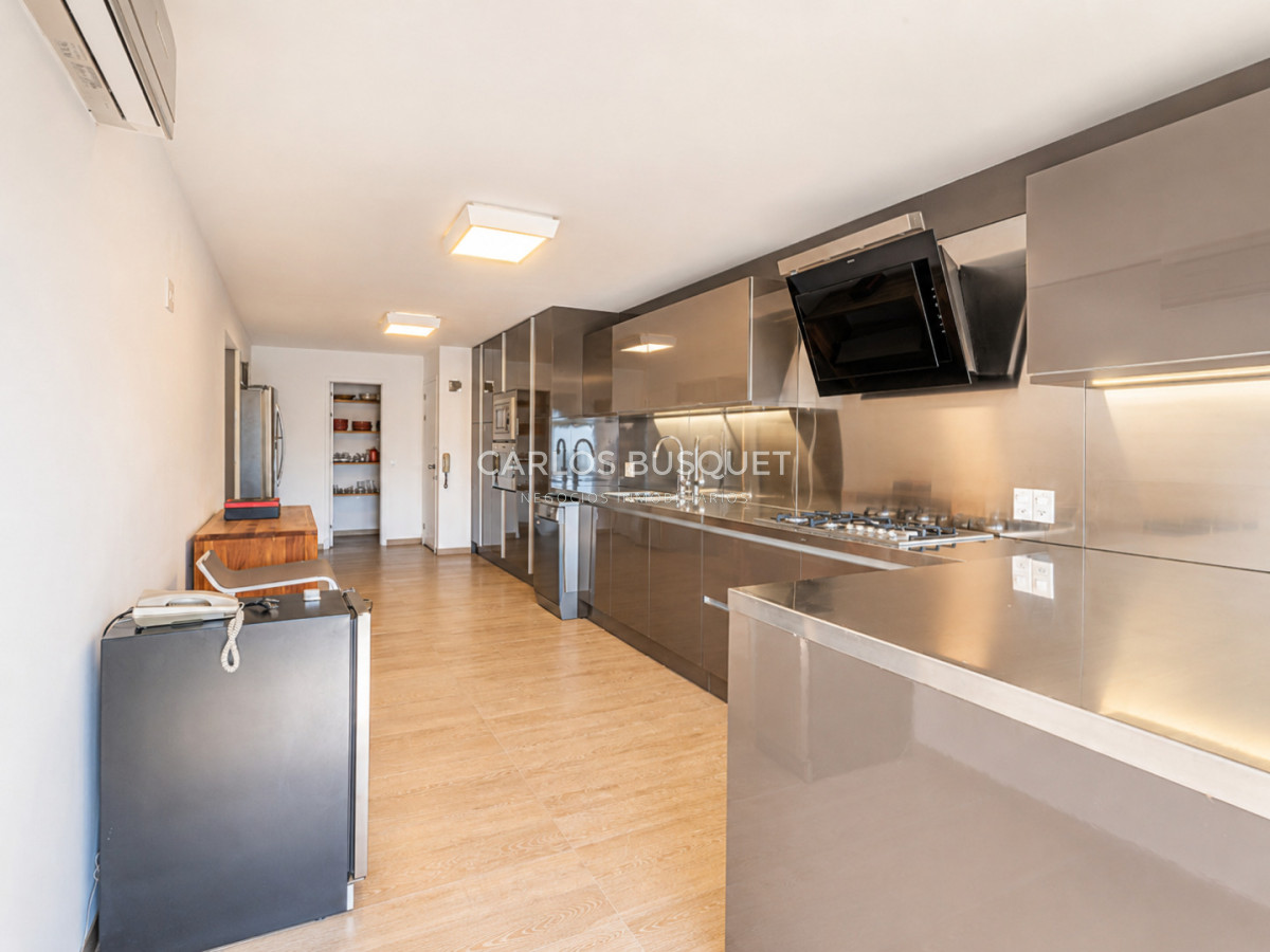 Apartamento ID.1682 - Vende apartamento con vista al mar, de 4 dormitorios en Brava, Punta del Este