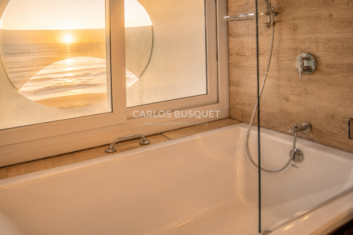 Apartamento ID.1682 - Vende apartamento con vista al mar, de 4 dormitorios en Brava, Punta del Este