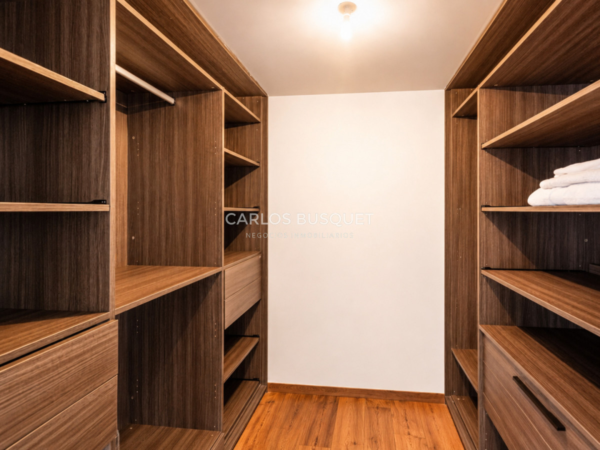 Apartamento ID.1682 - Vende apartamento con vista al mar, de 4 dormitorios en Brava, Punta del Este